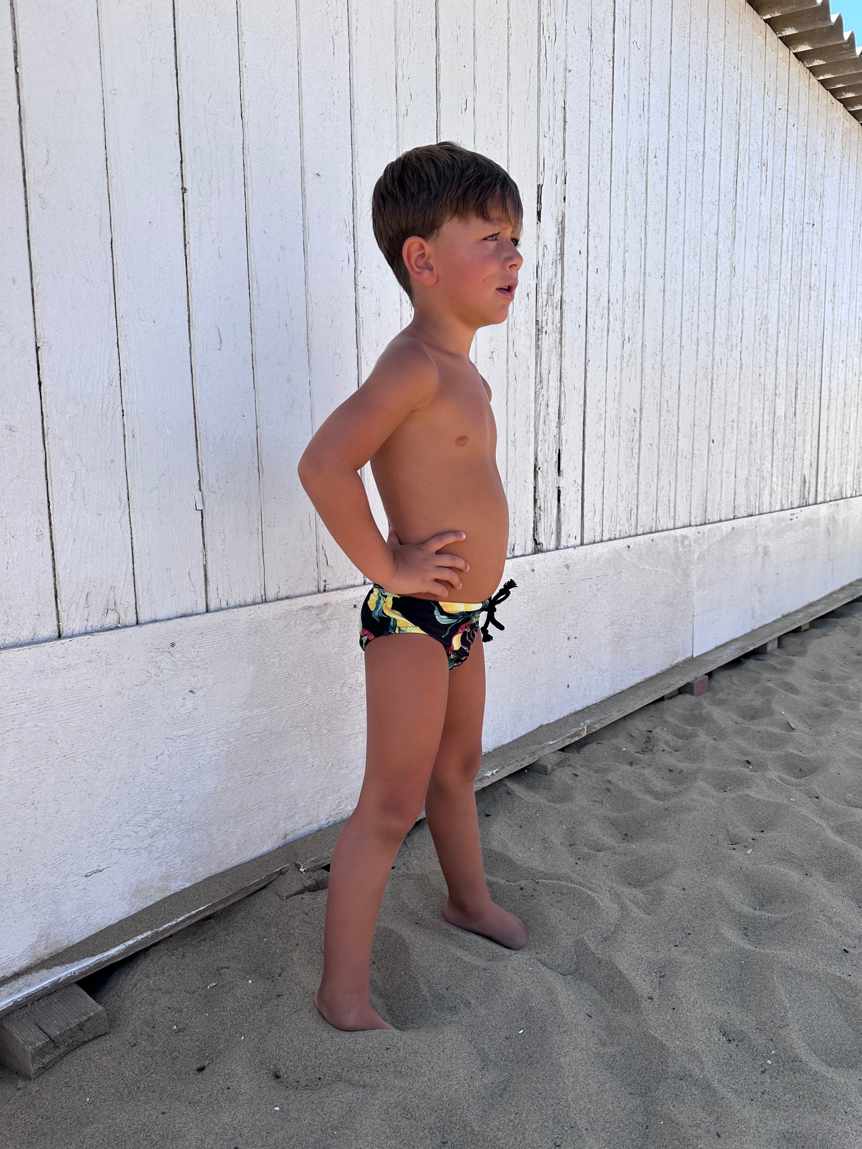 Sicilian-print swim trunks for boys - wheel and lemons
