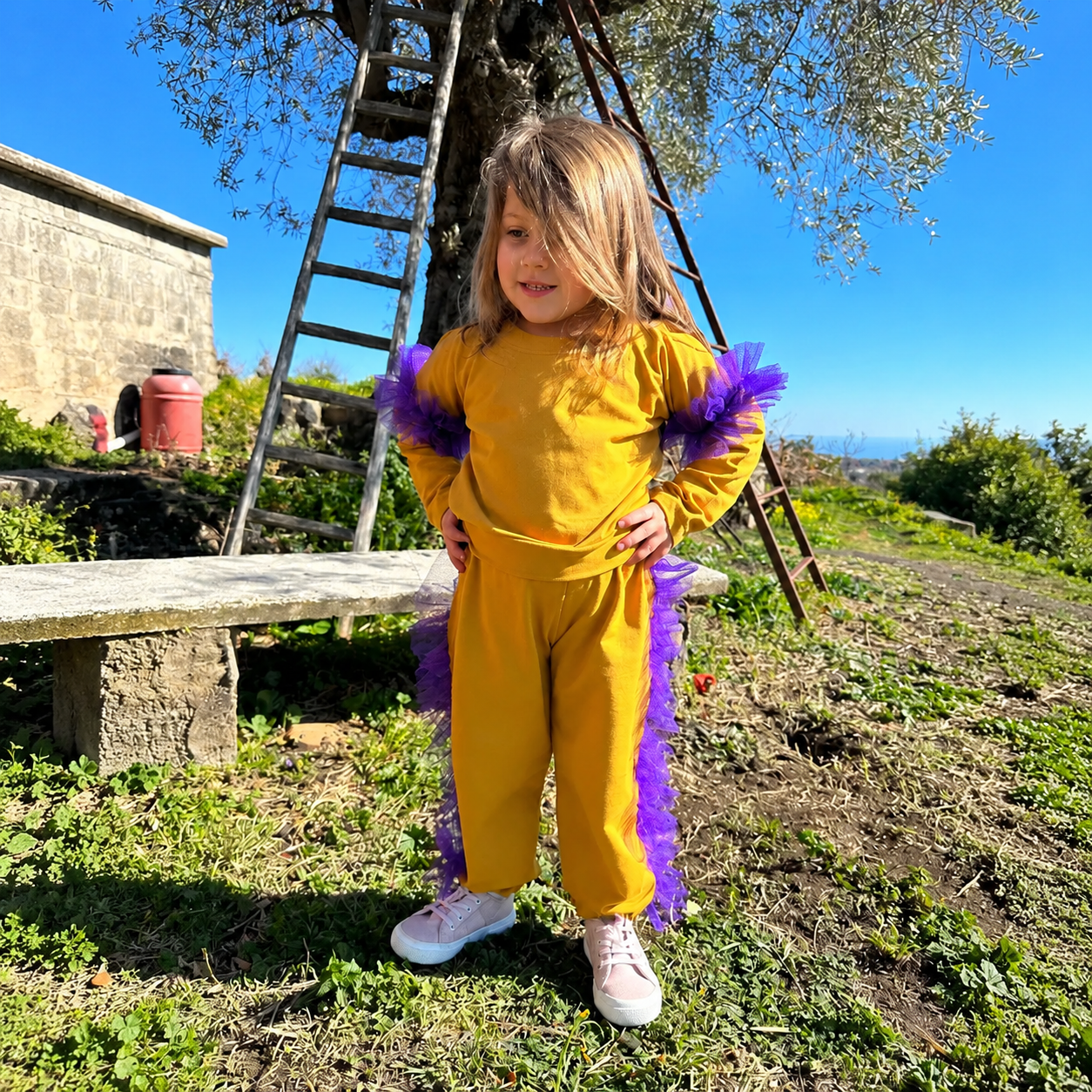 Tutarouchessenaperouchesviolatullebambina01.png